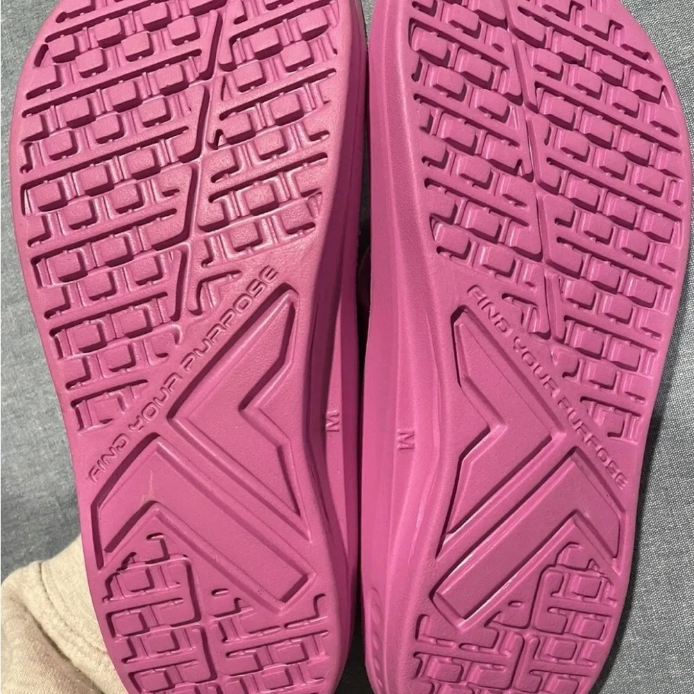 Telic Energy flip flops, size Medium, Forbidden Fuchsia color - Picture 5 of 6